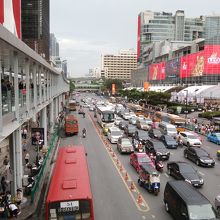 BigC入り口付近から