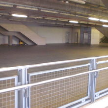 ＡＲＬマッカサン駅の改札階です。広い改札階の使用目的は、何？