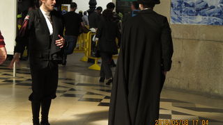 5月上旬、広場ではポルトの大学生の祭典が行われます