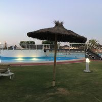 夜遅くまでプールに入ってる人がいました