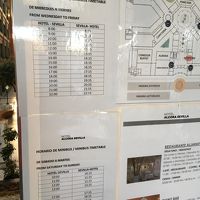 ミニバスの時刻表　HOTEL-SEVILLAと書いてあります