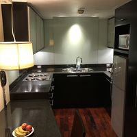 部屋内のキッチン