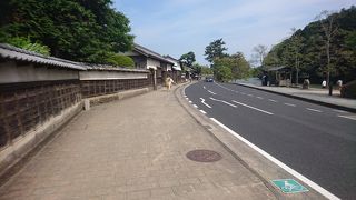 武家屋敷と松並木が印象的でした。