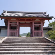 「中門」（重要文化財）