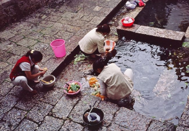 水に恵まれた麗江ならではの光景です