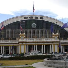 国鉄ＳＲＴファランポーン駅の正面です。南側を向いています。
