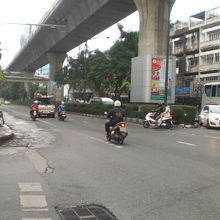 早朝の時間におけるスクウィンヴィット通りです。渋滞はまだです