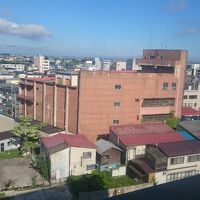 ホテルの窓から五所川原市街を望む