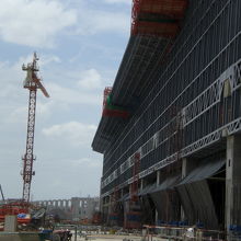 新バンスー駅の建設状況です。かなりの規模の工事になっています