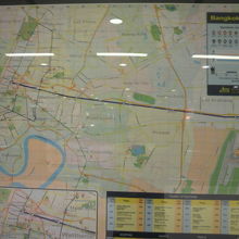 ＡＲＬ空港駅からの停車駅を案内する標示です。パヤタイまでです