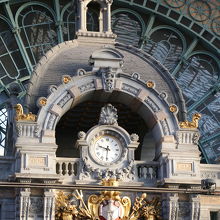 駅舎ファサード(ホーム側)