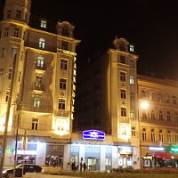 夜のホテルです