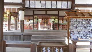 古今和歌集にもうたわれた地に建ちその名前のついた神社
