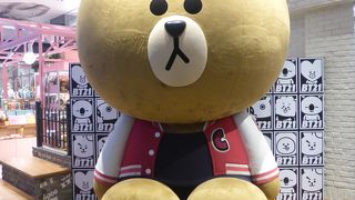 LINE FRIENDS Cafe & Store　は、A11號の1階の中