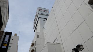 吉祥寺駅前にある丸井