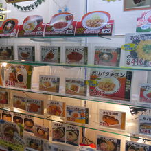 食堂のメニューは豊富です