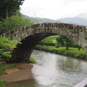 豊後の国の一の宮は立派な石のアーチ橋と樹齢400年を超える藤が有名