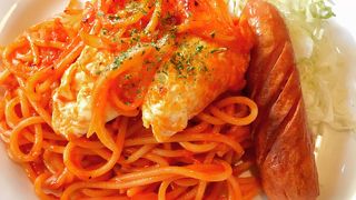 狸小路のそば、喫茶でナポリタン