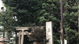 奥沢駅からすぐの神社