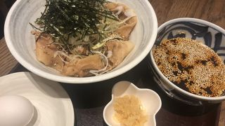 肉盛りつけ蕎麦