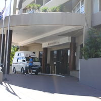 こちらがロビーですが、海側からも入ることができます。