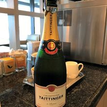 シャンパン「テタンジェ」