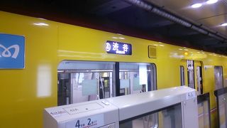 平日の夕方の時間帯の浅草から上野に向けての間は比較的空いていました