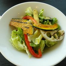 グリル野菜のビタミンサラダ＆紫玉葱ピクルス