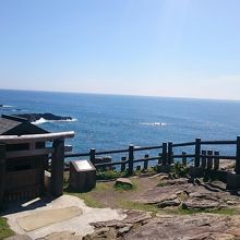 こちらで手を合わせます