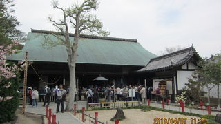 知多四国第５１番札所のお寺です。
