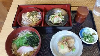 鑑賞の後はお茶とランチ