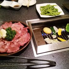 タンも旨かった．枝豆は安いのにびっくりする量の多さ。