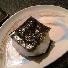 〆のお握りがびっくりする大きさ、想像した二倍以上