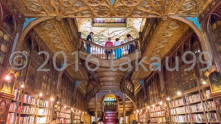 入店するためのチケットを向かいのチケットブースで買います。