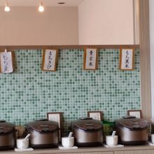 ご飯漬物お代わり自由