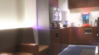 ショボいラウンジ