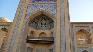 ホテルですが中庭には入れます。