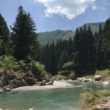 日本の山と清流は本当にきれいですね。