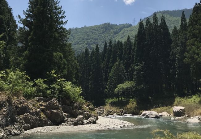 避暑地でバーベキューと川遊び