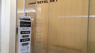 秋田空港のラウンジは小さいながらも充実しています
