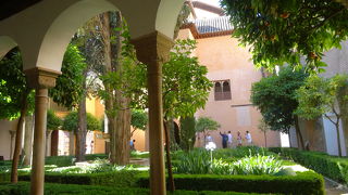 宮殿内の中庭