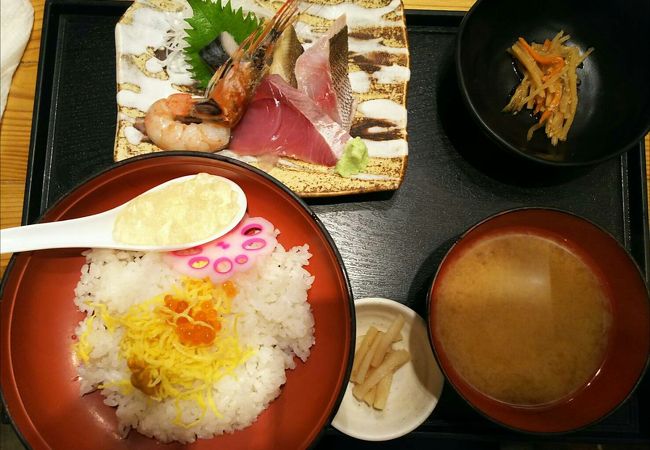 海鮮丼ランチ