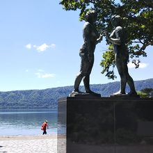 猛暑の乙女の像