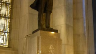 夜はライトアップされてかっこいいです