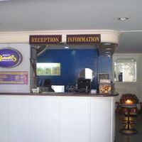 サワディーパタヤの受付です。サワディーの共通標識が見えます。