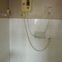 サワディーサイアムの客室のシャワーです。湯温は、まあまあです