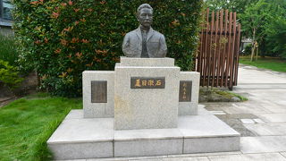 漱石山房記念館や道草庵があります。