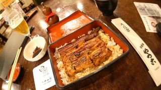 うなぎの「やっこ」...非常に、良い店構えなんだけど...ちょっと、鰻がちび過ぎ....それでいて、値段はちょっと高すぎなのでは...（雷門通り／浅草）