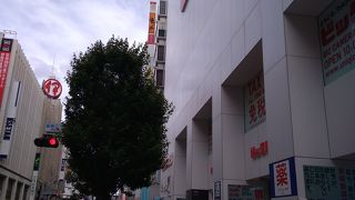 何しろいつも人が多くて、窮屈