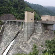 ダム